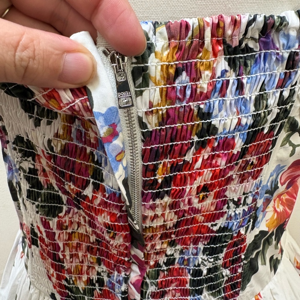 Dolce & Gabbana skirt size 8 US/Price is firm/lowest offer due to moving - Picture 6 of 6